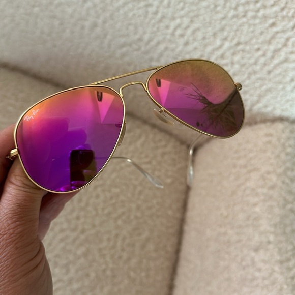Ray-Ban Gold Frame Aviator Sunglasses with Pink Lenses RB3025 - Picture 6 of 7